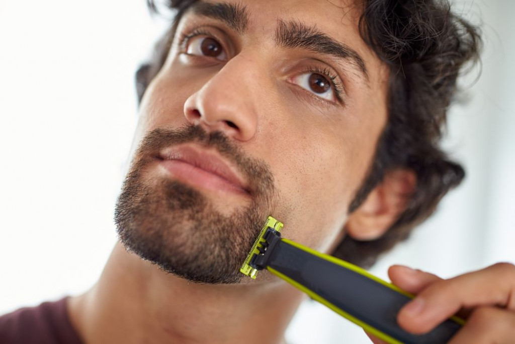 OneBlade Philips QP2520/20 Electric Trimmer and Shaver with 3 Combs OneBlade Philips QP2520/20 Electric Trimmer and Shaver with 3 Combs
