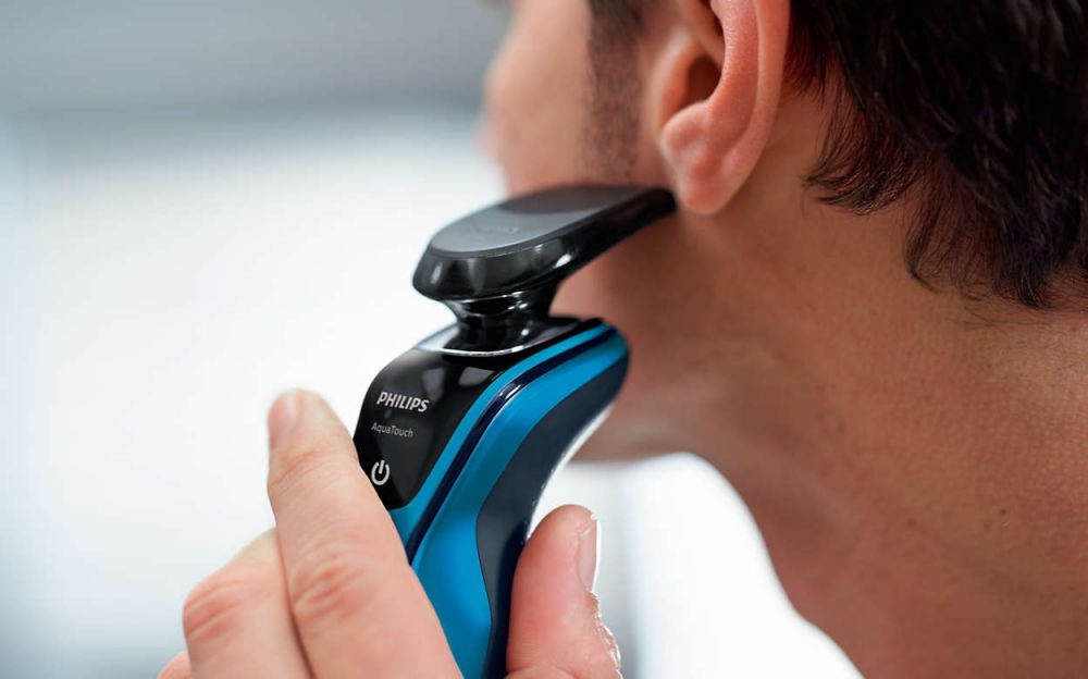 Philips AquaTouch Wet and dry electric shaver ComfortCut Blade System, 30 min cordless use/8 h charge, SmartClick precision trimmer S5050/06 Philips AquaTouch Wet and dry electric shaver ComfortCut Blade System, 30 min cordless use/8 h charge, SmartClick precision trimmer S5050/06