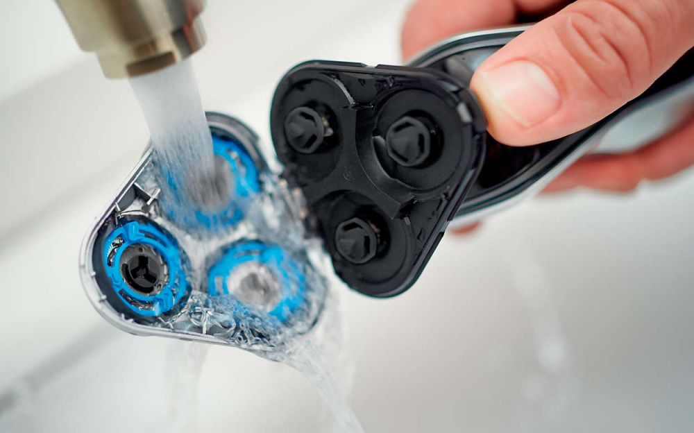 Philips AquaTouch Wet and dry electric shaver ComfortCut Blade System, 30 min cordless use/8 h charge, SmartClick precision trimmer S5050/06 Philips AquaTouch Wet and dry electric shaver ComfortCut Blade System, 30 min cordless use/8 h charge, SmartClick precision trimmer S5050/06