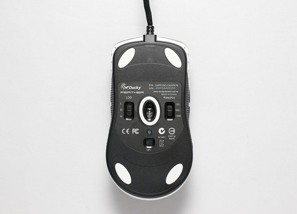 Ducky Feather Black & White Mouse (Omron 60M Microswitch) Ducky Feather Black & White Mouse (Omron 60M Microswitch)
